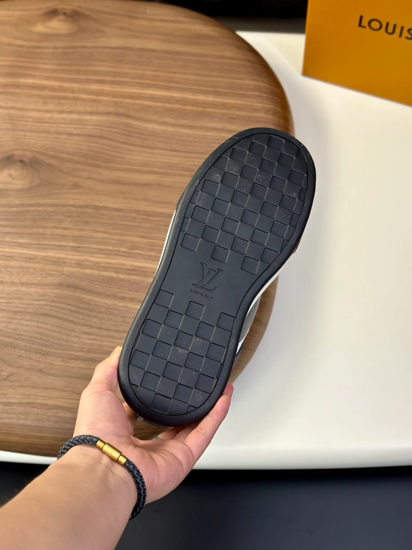 Men's shoes💰740 Lv 🔍Top purchasing agent🇮🇹 Louis Vuitton, the sports sneaker counter is synchronized, the uppers are imported from Italy, high-quality splicing colorful and complex crafts, the imported mesh padding is soft and comfortable, soles: original soles specially provided by the original factory, T men's men's shoes 💰U exclusive movable molded soles are super comfortable, original factory and single goods, 🔍🔍high quality, you can enter and leave the counter at will, welcome to compare, code number 38-44 (customized 45)